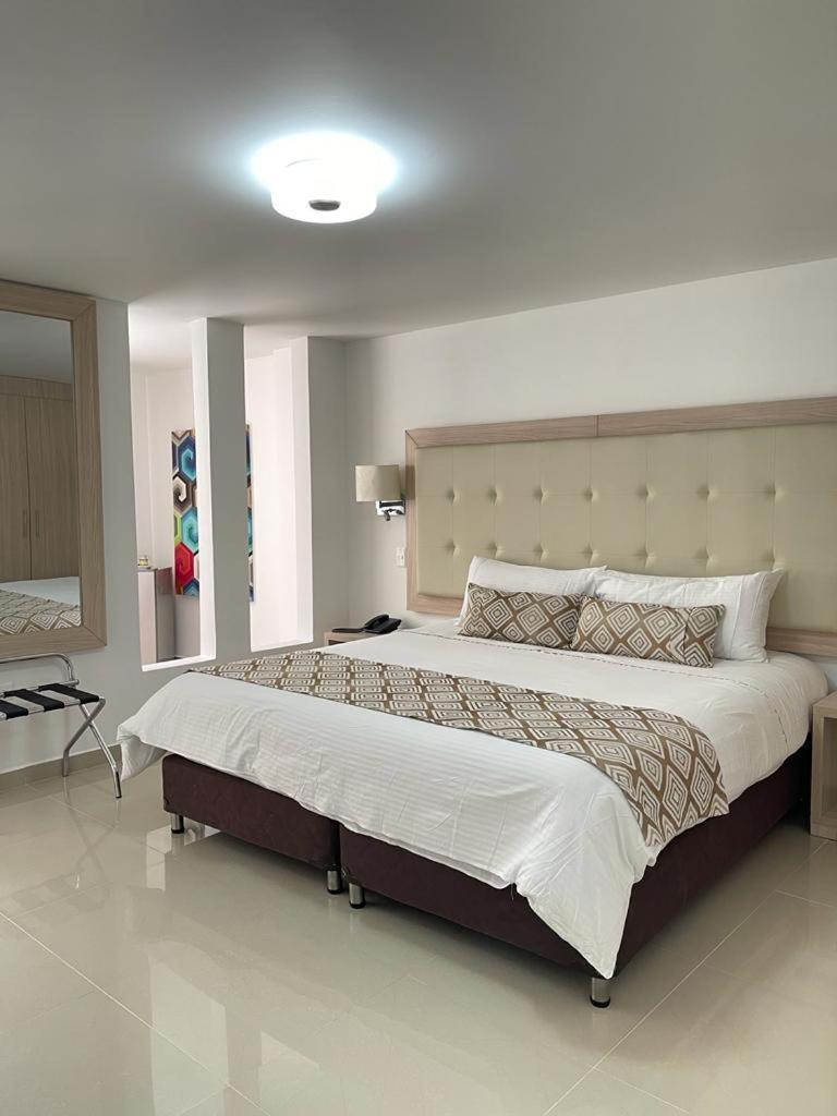 Hotel Juan Maria Tuluá Kültér fotó
