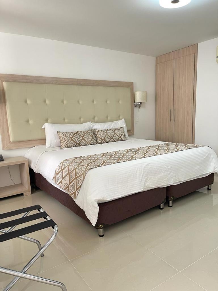 Hotel Juan Maria Tuluá Kültér fotó
