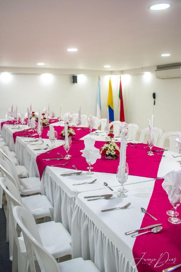 Hotel Juan Maria Tuluá Kültér fotó